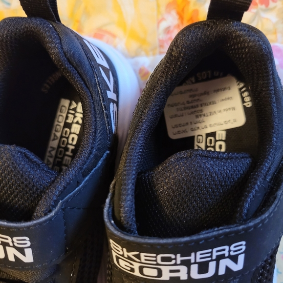 New In Box Sketchers go run fast shoe - Picture 4 of 6